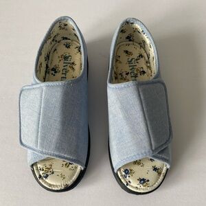 Silverts Easy Closure Slip Resistant Slippers Women’s Size 10. Pale Blue